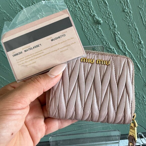 Miu Miu Small Pink Matalasse Napa Leather Wallet - Picture 4 of 7